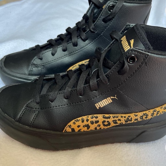 I’ve only worn them once. I believe someone else can put them to good use. - Picture 1 of 4